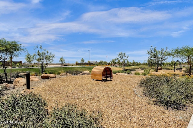 view of yard featuring a rural view