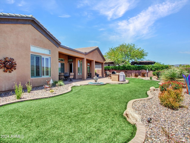 view of yard featuring a patio