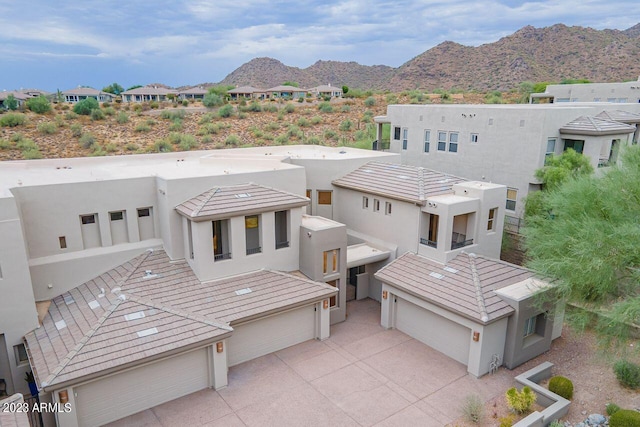 birds eye view of property featuring a mountain view