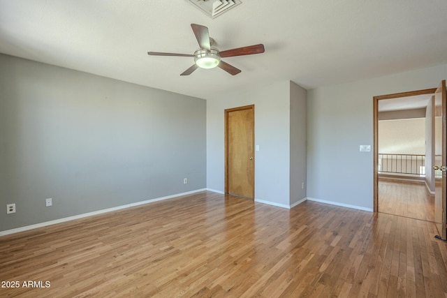 unfurnished bedroom featuring light wood-type flooring, visible vents, baseboards, and a ceiling fan