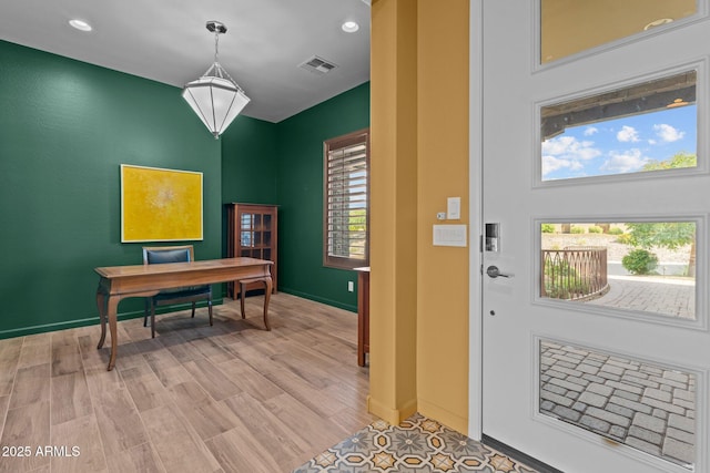 office space featuring light wood-type flooring, visible vents, a healthy amount of sunlight, and recessed lighting