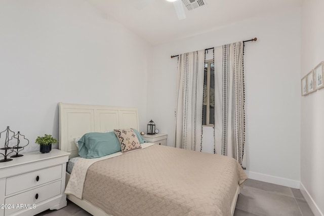 bedroom with ceiling fan