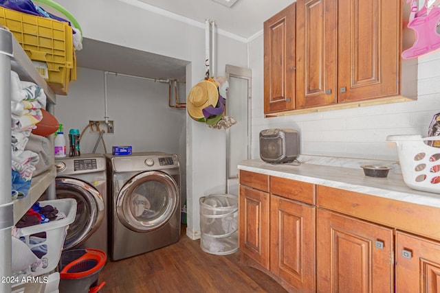 laundry area featuring dark wood-type flooring, independent washer and dryer, and crown molding