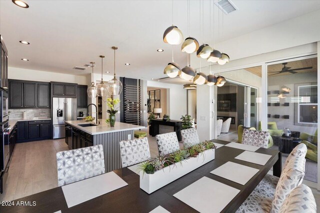 dining room with dark hardwood / wood-style floors, sink, and ceiling fan