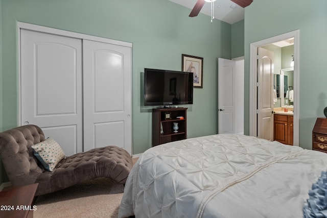 bedroom with ceiling fan, connected bathroom, and a closet