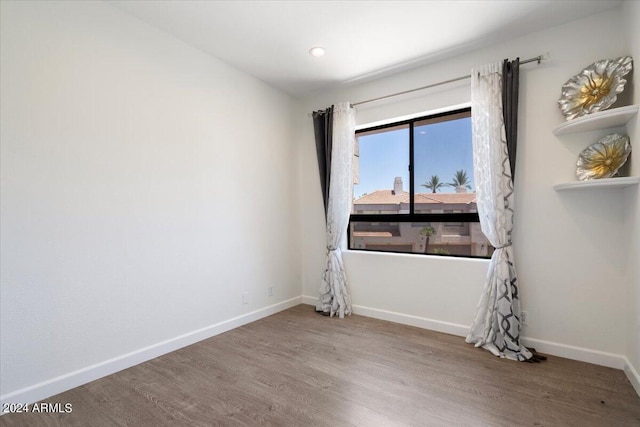 7222 E Gainey Ranch Rd Unit 241, Scottsdale, AZ 85258 - unfurnished room with wood finished floors, baseboards, and recessed lighting