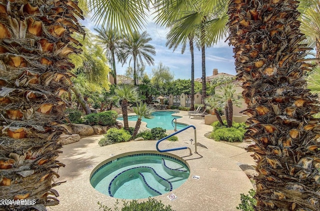 7222 E Gainey Ranch Rd Unit 241, Scottsdale, AZ 85258 - community pool featuring a hot tub and a patio area
