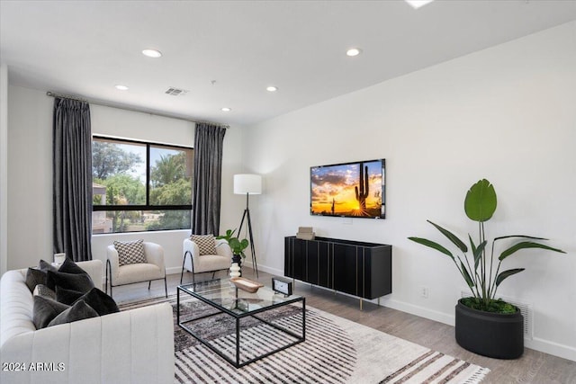 7222 E Gainey Ranch Rd Unit 241, Scottsdale, AZ 85258 - living room featuring recessed lighting, wood finished floors, and baseboards