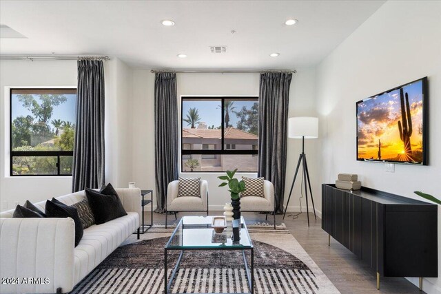 7222 E Gainey Ranch Rd Unit 241, Scottsdale, AZ 85258 - living room with recessed lighting, light wood-style floors, and baseboards