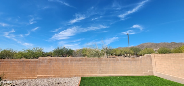 view of yard with a mountain view