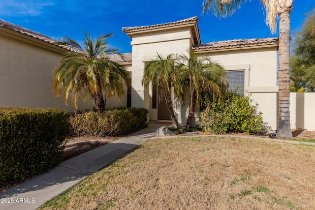 view of front of property with a front lawn