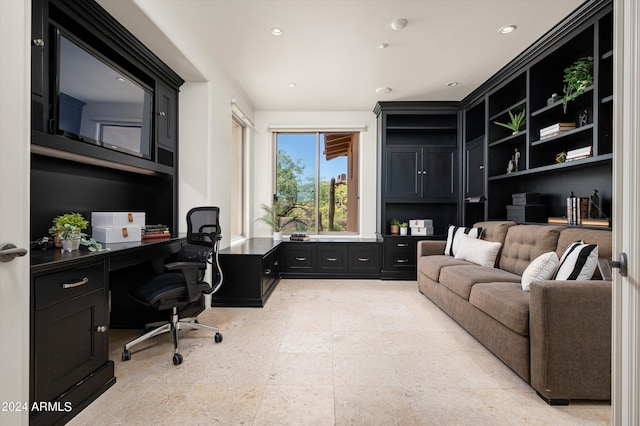 office area with recessed lighting and built in study area