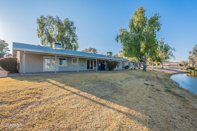 view of front facade featuring a front lawn