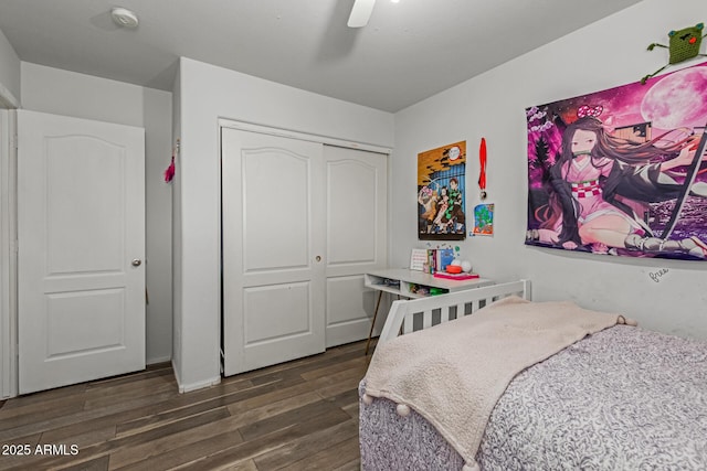7725 S 47th Ln, Laveen, AZ 85339 - bedroom featuring wood finished floors, a closet, and ceiling fan