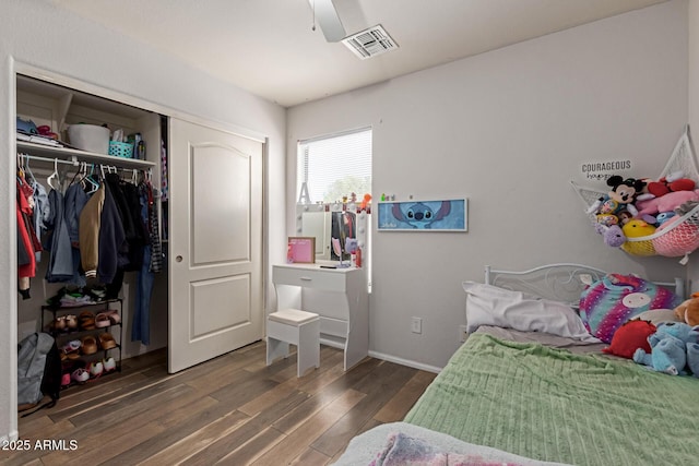 7725 S 47th Ln, Laveen, AZ 85339 - bedroom featuring wood finished floors, a closet, and a ceiling fan