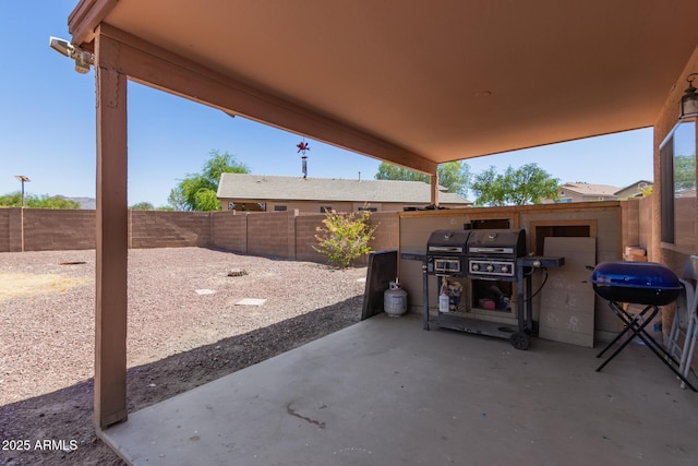 7725 S 47th Ln, Laveen, AZ 85339 - fenced backyard featuring a patio and grilling area
