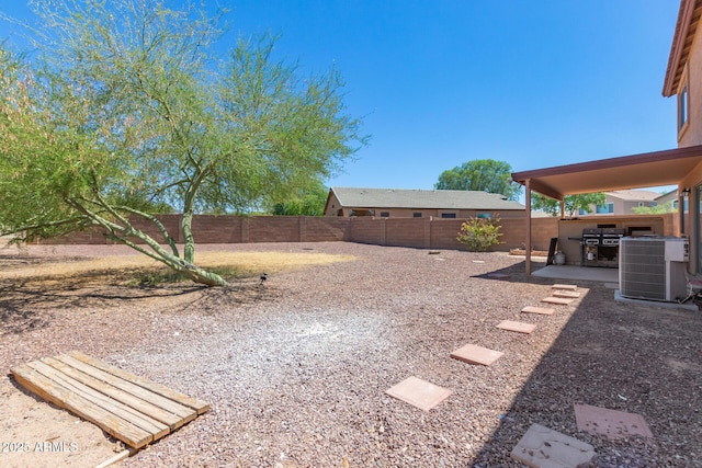 7725 S 47th Ln, Laveen, AZ 85339 - fenced backyard with a patio area