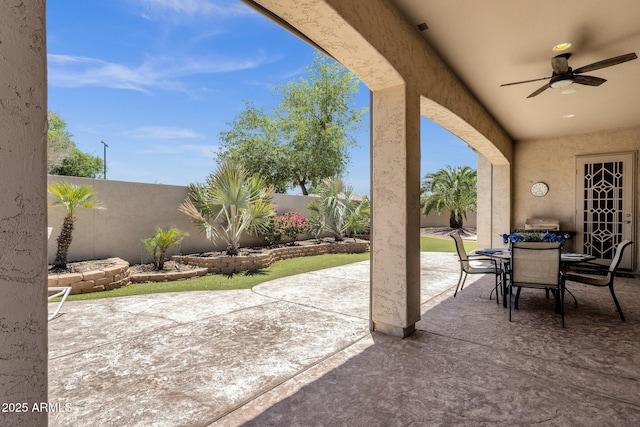 5342 S Citrus Ct, Gilbert, AZ 85298 - fenced backyard featuring ceiling fan, outdoor dining space, and a patio area