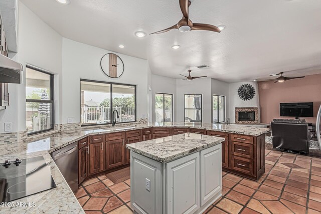 9035 W Villa Chula, Peoria, AZ 85383 - kitchen featuring a sink, ceiling fan, a kitchen island, and a wealth of natural light