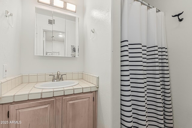 9035 W Villa Chula, Peoria, AZ 85383 - full bathroom featuring a shower with curtain, visible vents, and vanity