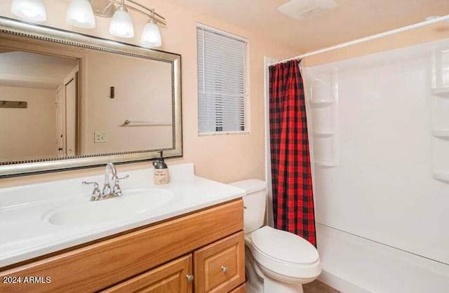 2868 Park Cir Unit 38, Pinetop, AZ 85935 - bathroom featuring toilet, vanity, and a shower with shower curtain