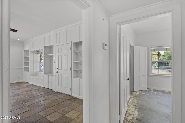 entrance foyer featuring ceiling fan and crown molding