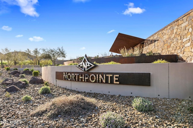 view of community / neighborhood sign