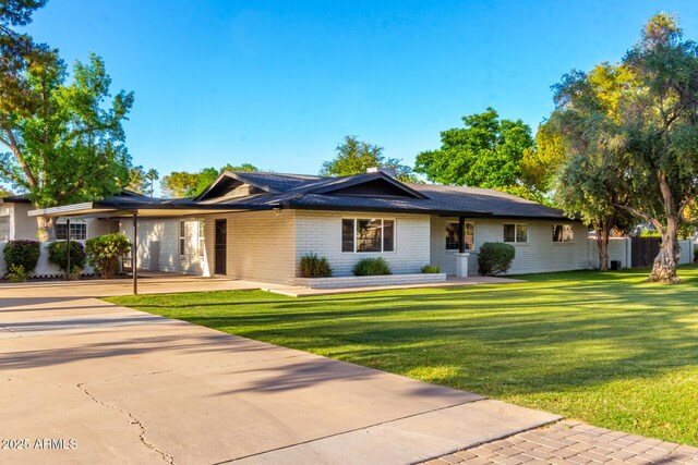 2350 E Melrose St, Gilbert, AZ 85297 - ranch-style home featuring a front lawn and brick siding