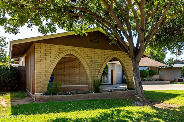 518 N Cheri Lynn Dr, Chandler, AZ 85225 - view of front of property featuring brick siding, central AC unit, and a front yard