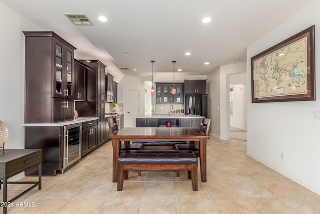 dining area with beverage cooler, indoor bar, visible vents, and recessed lighting