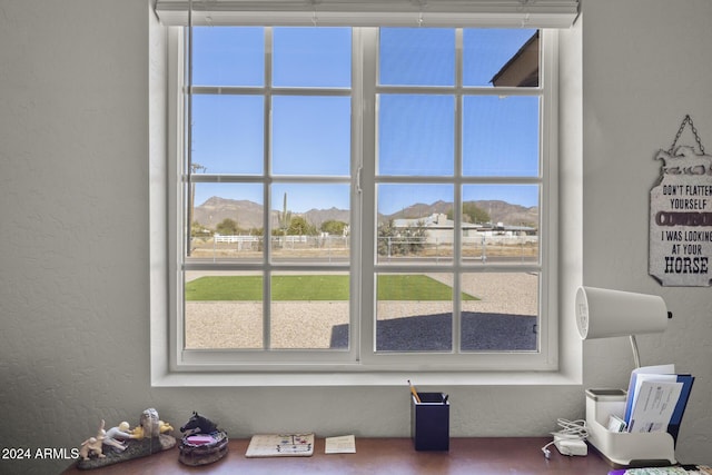 interior details featuring a mountain view