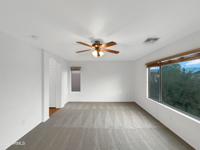 carpeted spare room featuring ceiling fan