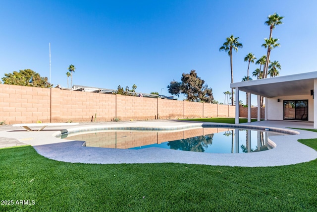 view of swimming pool featuring a diving board and a yard