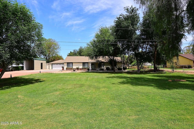 view of front facade with fence and a front lawn