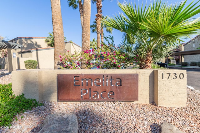 view of community / neighborhood sign