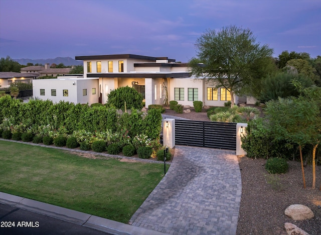 view of front of house featuring a lawn