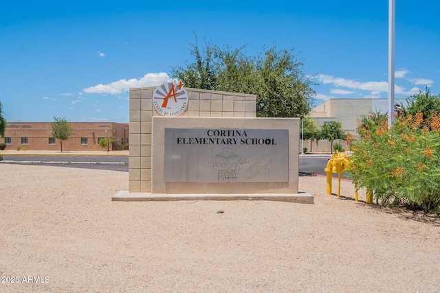 view of community / neighborhood sign