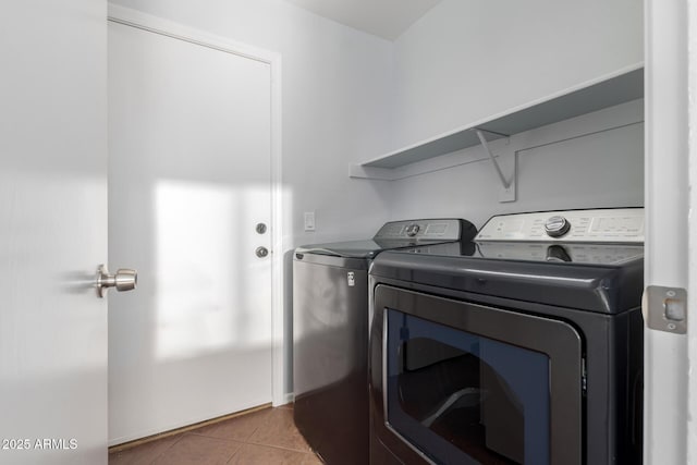 washroom featuring tile patterned floors and washing machine and dryer