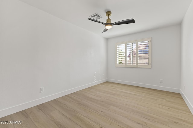 unfurnished room featuring light wood-style flooring, visible vents, baseboards, and ceiling fan