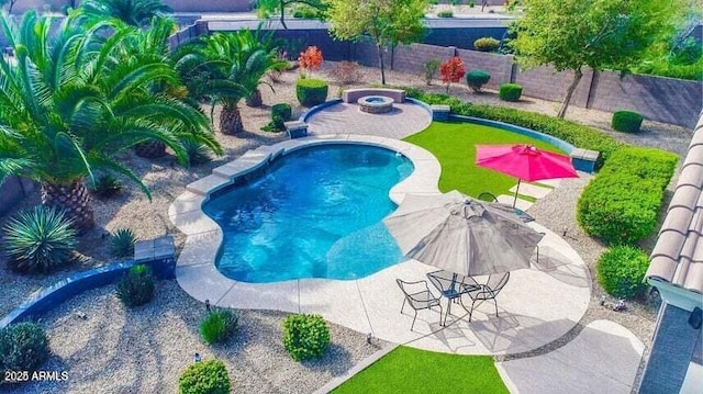 6731 S 37th Dr, Phoenix, AZ 85041 - view of swimming pool featuring a patio