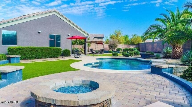 6731 S 37th Dr, Phoenix, AZ 85041 - view of swimming pool with a patio and a fenced backyard