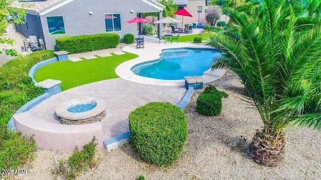6731 S 37th Dr, Phoenix, AZ 85041 - swimming pool with a patio area