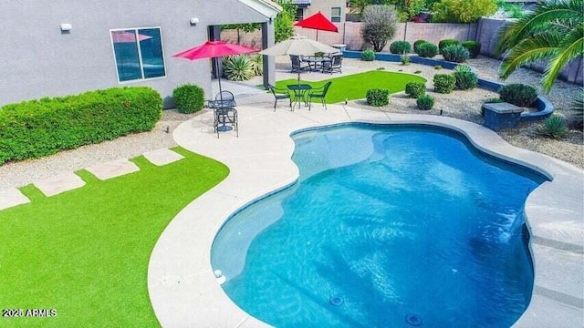 6731 S 37th Dr, Phoenix, AZ 85041 - view of pool with a patio area
