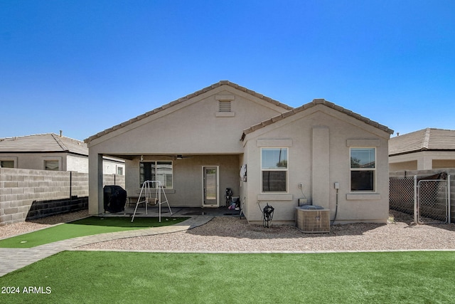 back of property with ceiling fan, central air condition unit, a fenced backyard, and stucco siding