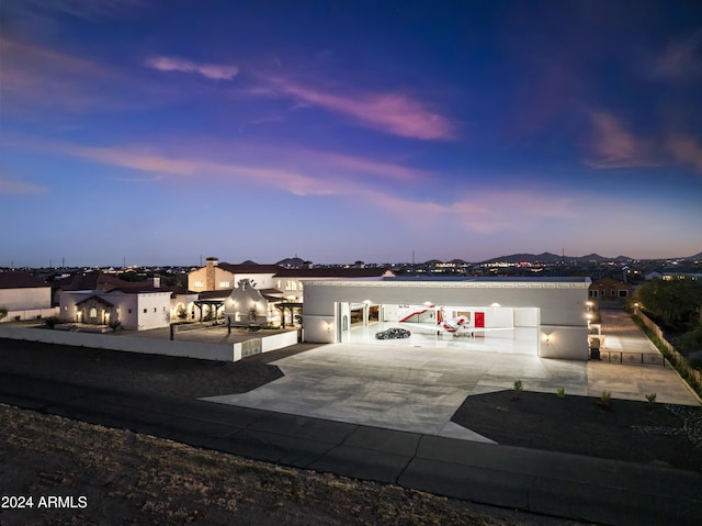 view of front of property featuring a mountain view