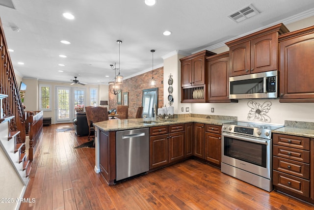 kitchen featuring visible vents, crown molding, recessed lighting, dark wood-type flooring, and appliances with stainless steel finishes