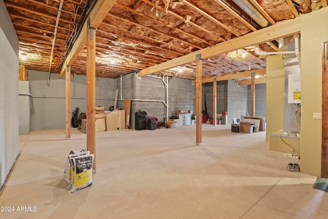 basement featuring washing machine and clothes dryer