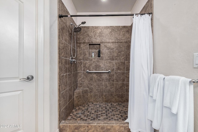 bathroom featuring curtained shower