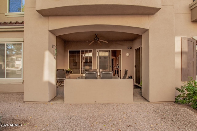 property entrance featuring ceiling fan