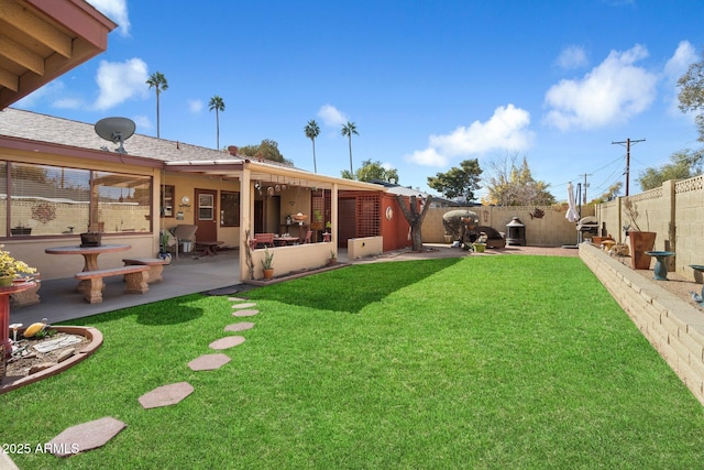 view of yard featuring a patio